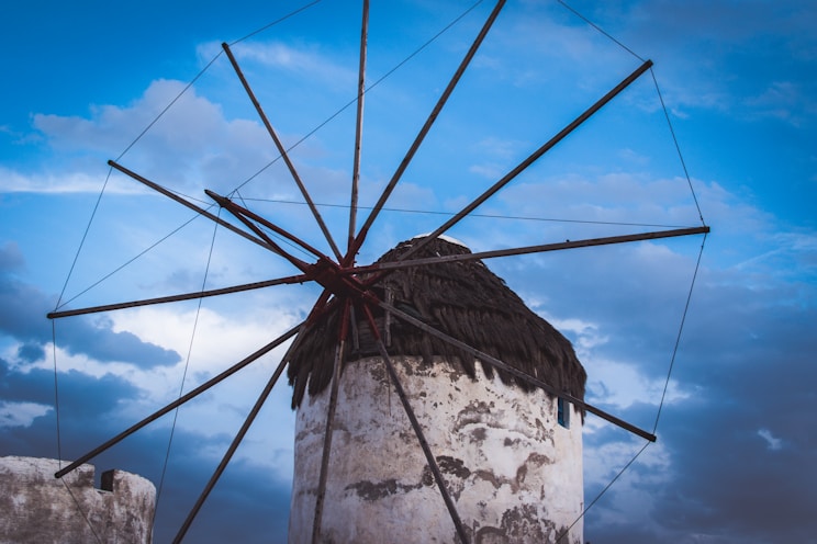 white and black windmill
