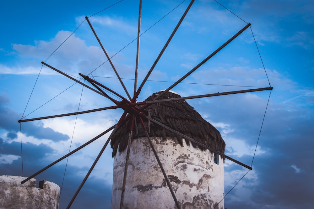 white and black windmill