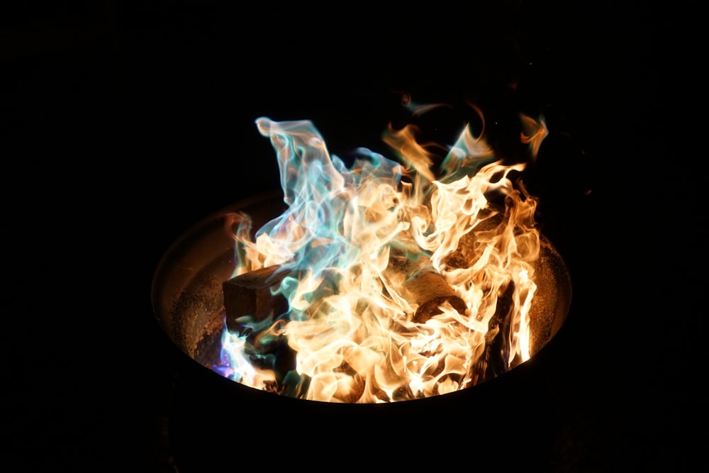 fuego ardiendo en el barril