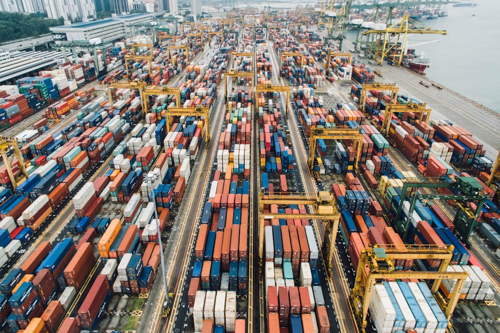 Foto aérea de cajas de carga