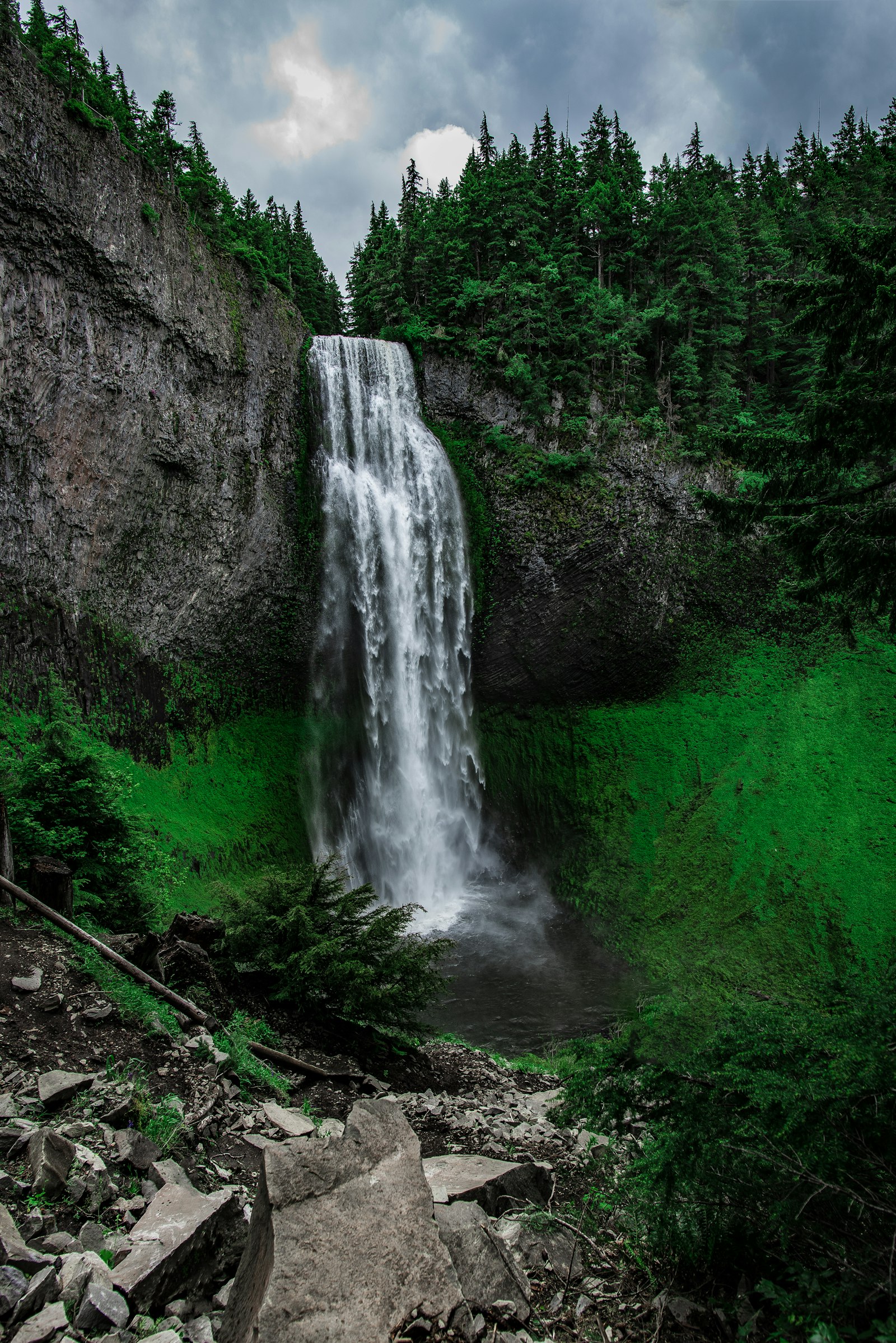 Nikon AF-S Nikkor 20mm F1.8G ED sample photo. Waterfalls landscape during daytime photography