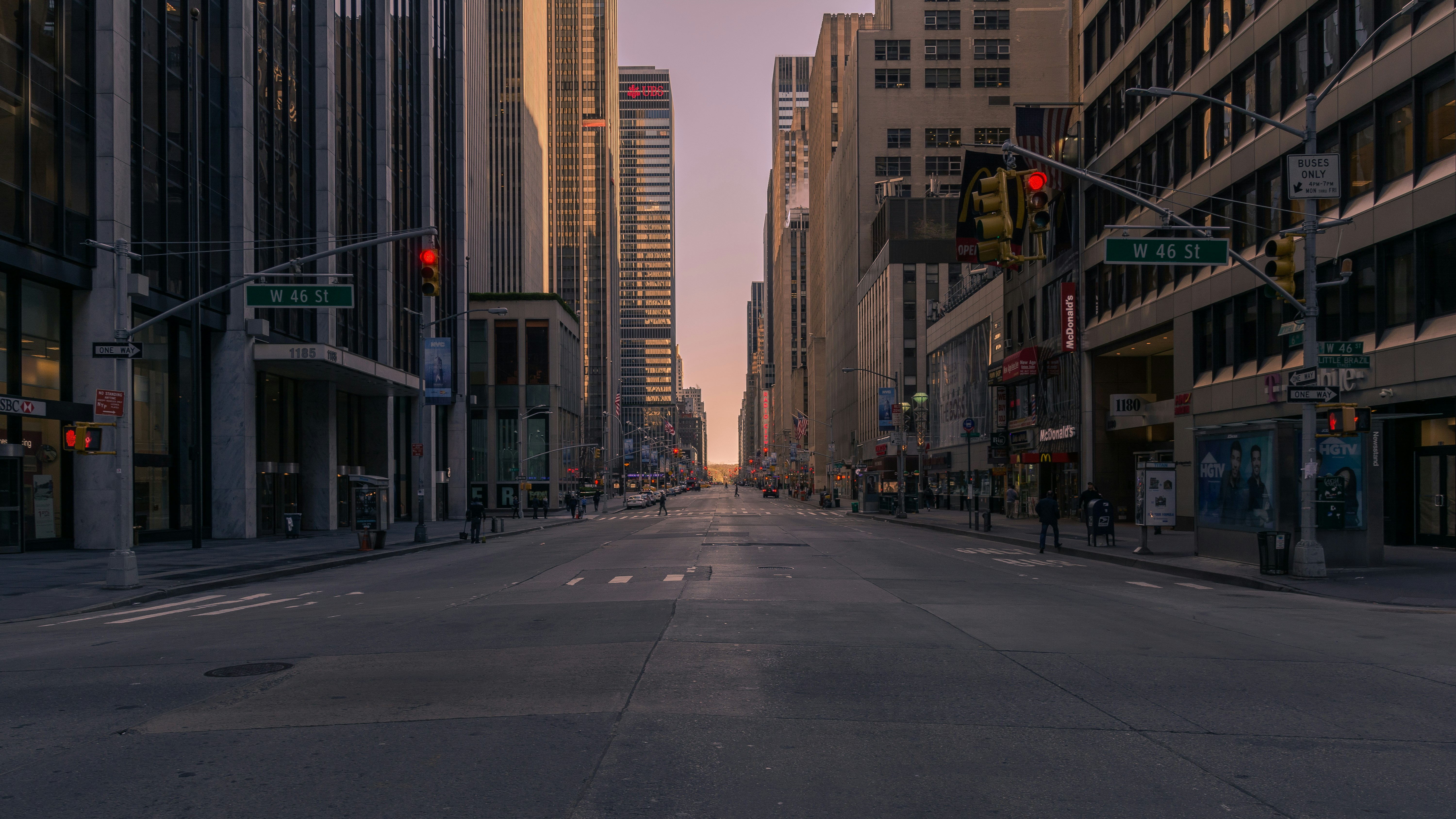 5th Ave. in New York at 7 o'clock.