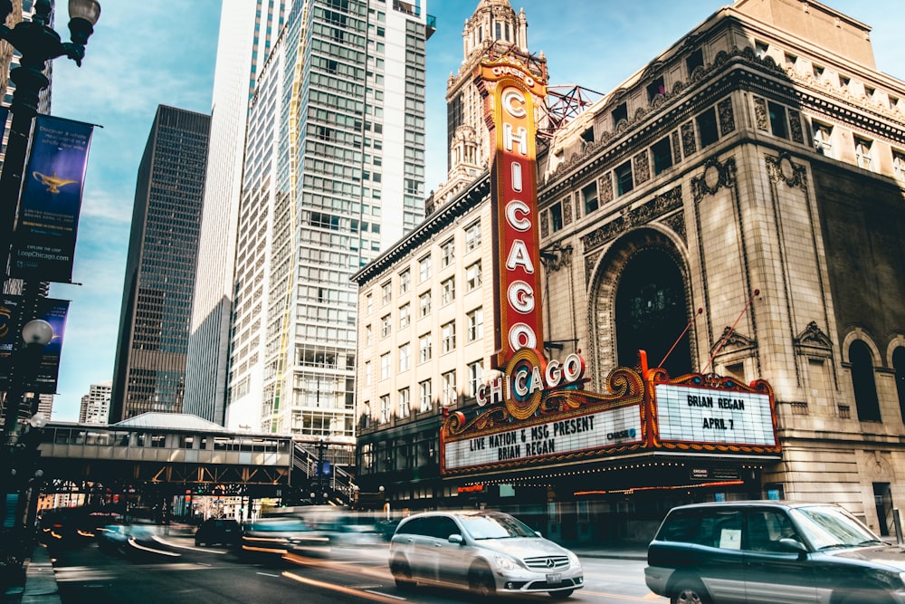Chicago Theater in time lapse photography during daytime