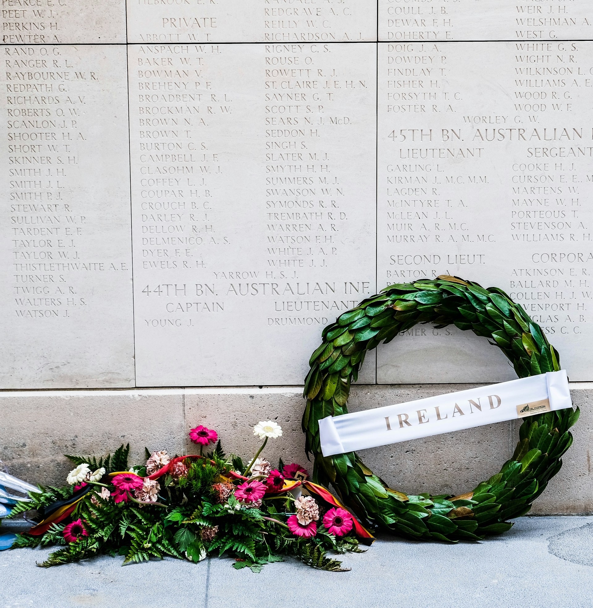 gray computer monitor