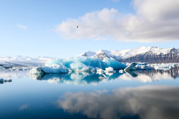 Hielo flotante y montaña en un ecosistema vulnerable al calentamiento