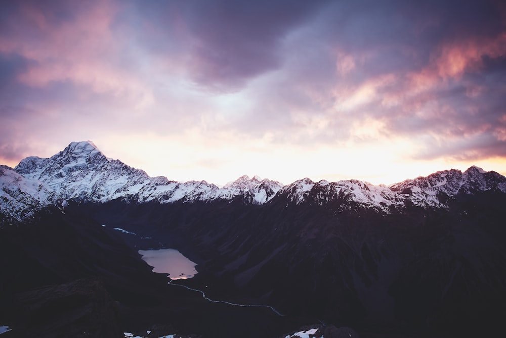 Foto di paesaggio delle Alpi di montagna