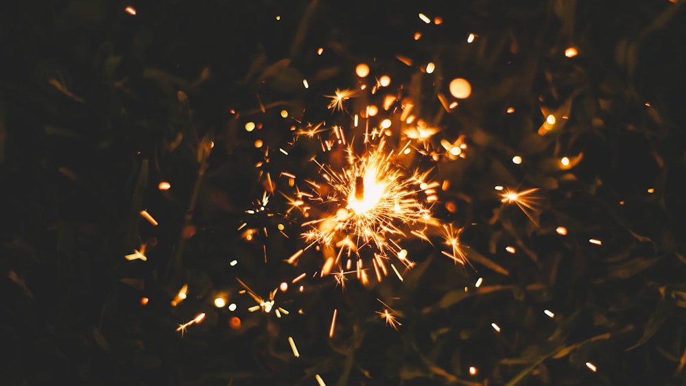 fuochi d'artificio con illuminazione