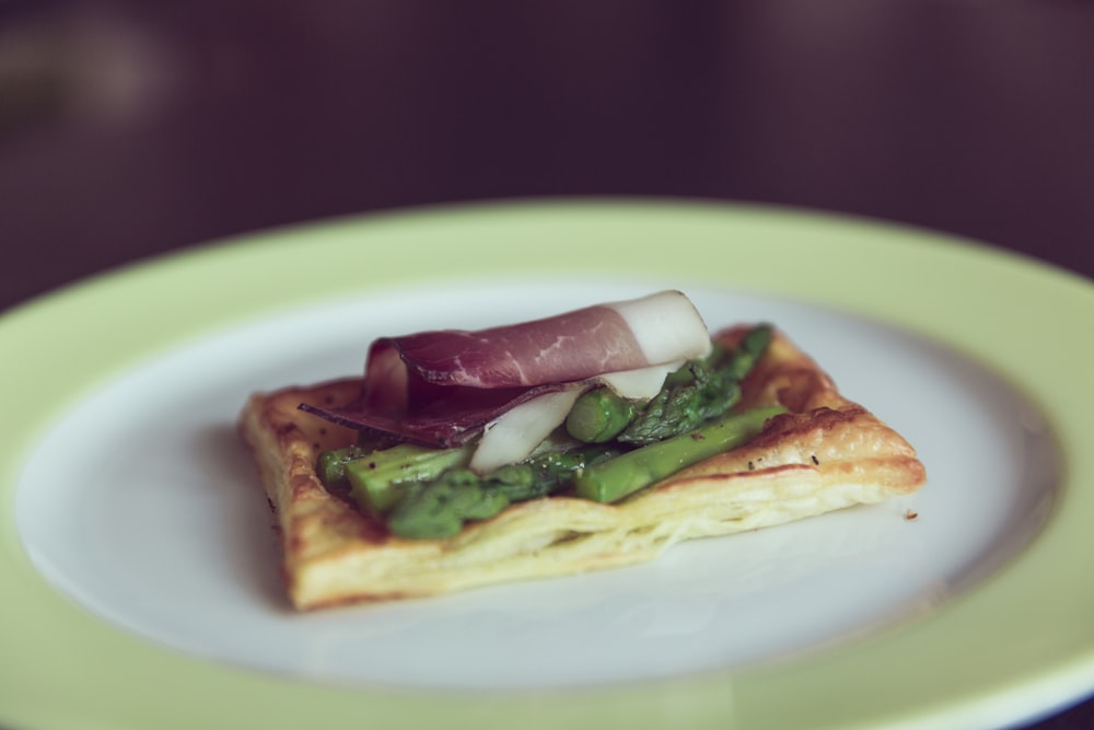 bacon, asparagus, and egg on plate