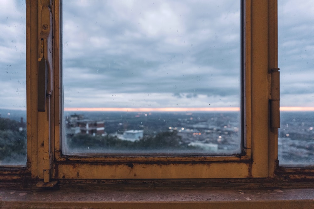 ventana de vidrio cerrada