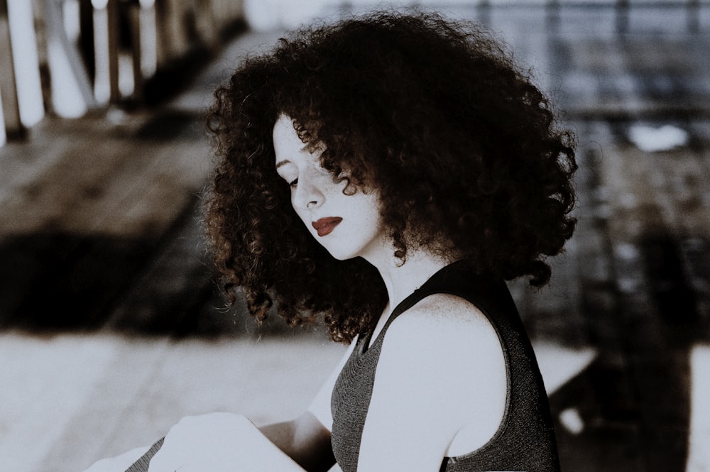 shallow focus photography of woman sitting on floor