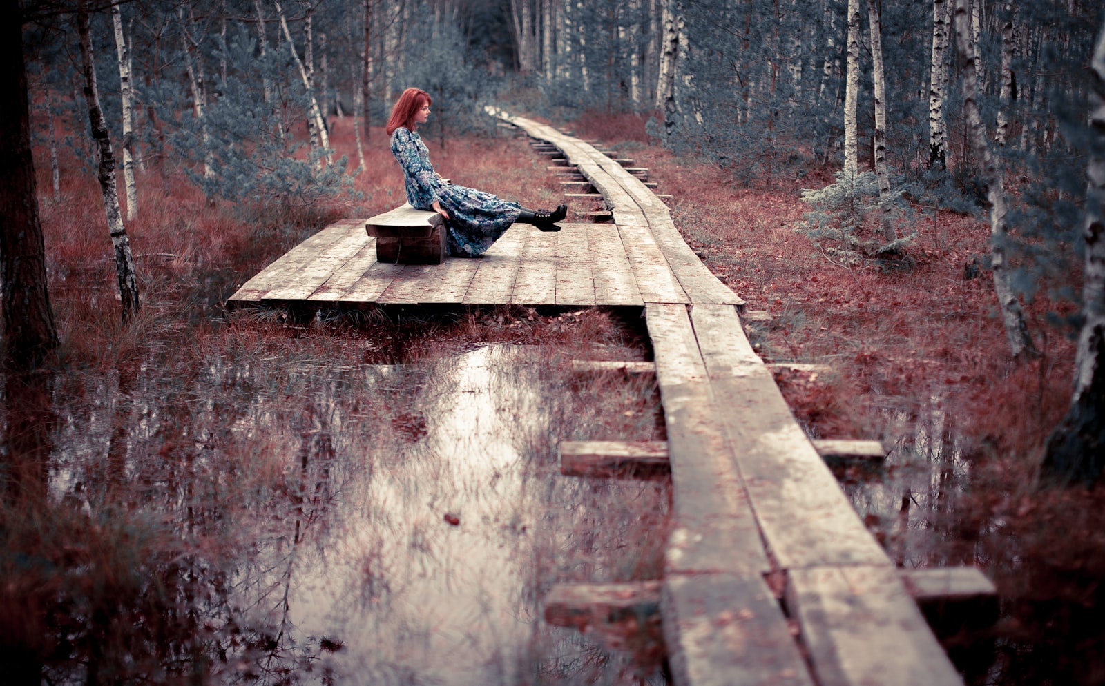 Canon EOS 5D + Sigma 50mm F1.4 EX DG HSM sample photo. Woman seating on bench photography