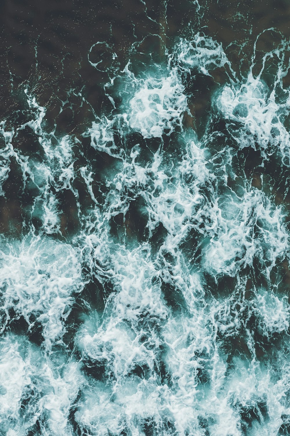 foto aérea do corpo de água