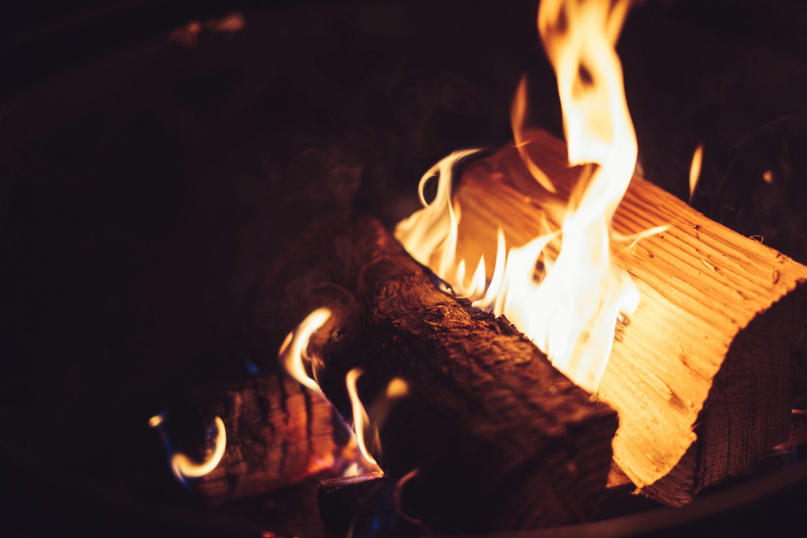 Canon EOS 5D Mark III + Sigma 50mm F1.4 EX DG HSM sample photo. Macro shot of bonfire photography