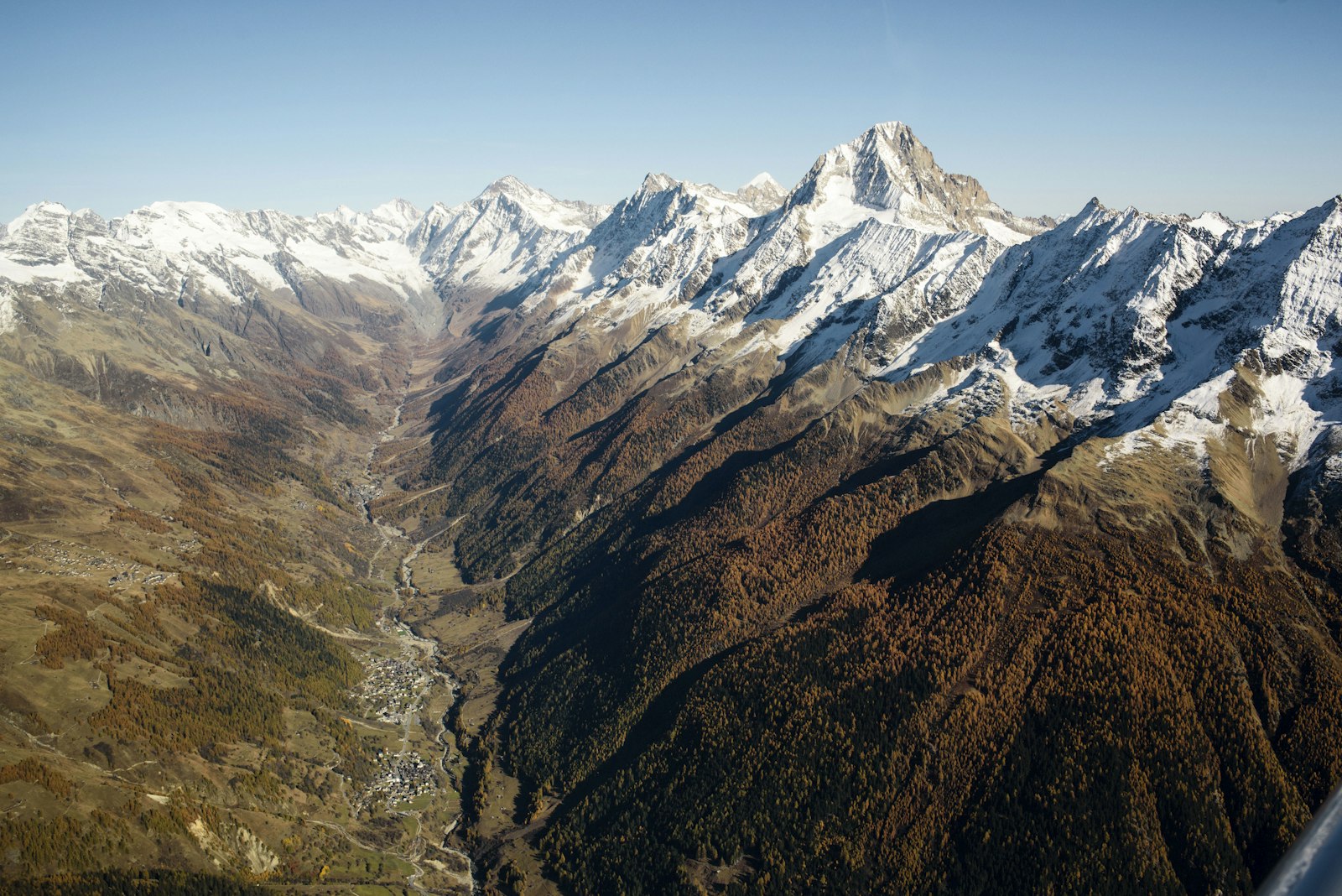 Nikon D750 + Nikon AF-S Nikkor 35mm F1.8G ED sample photo. Snowy mountain photography