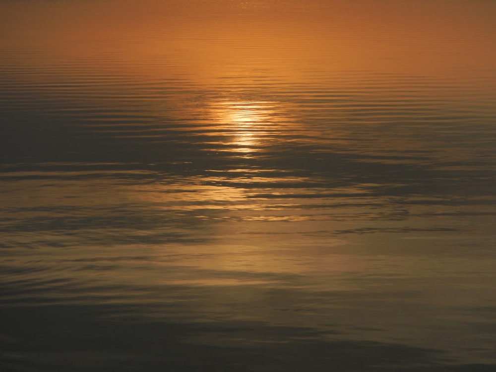 水面に映る太陽