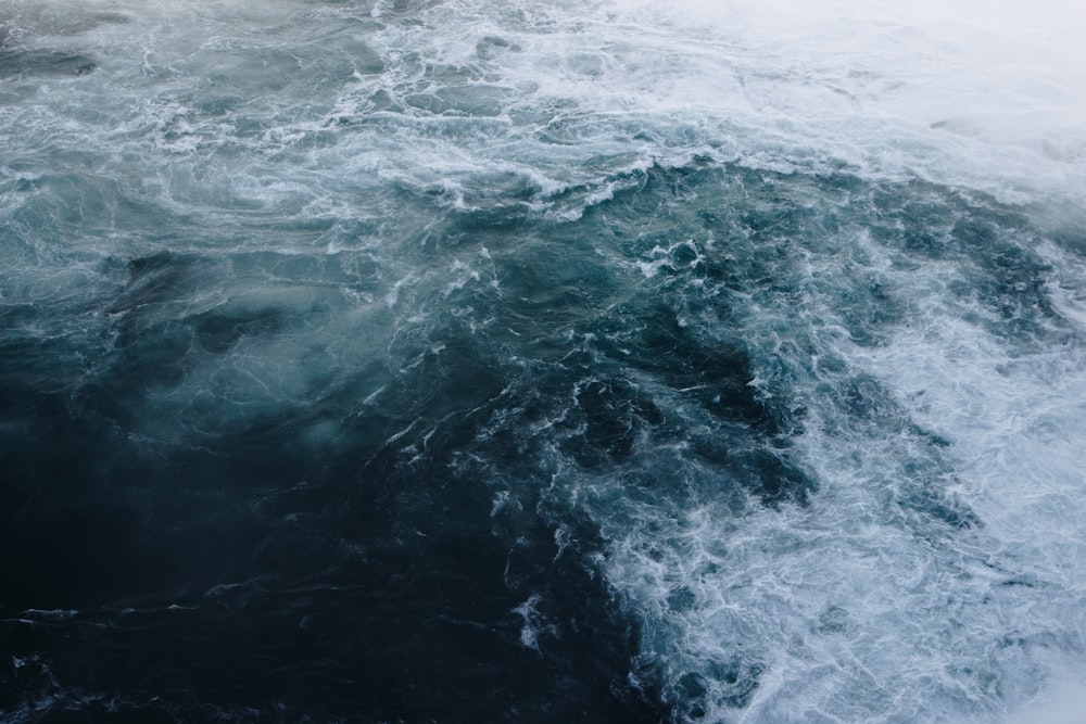 aerial photography of ocean waves