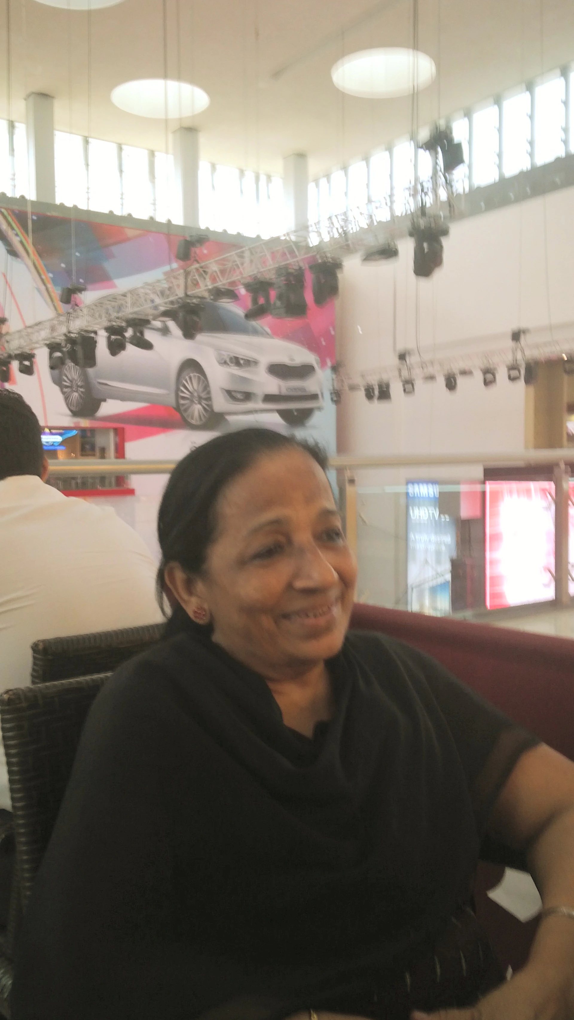 gray computer monitor