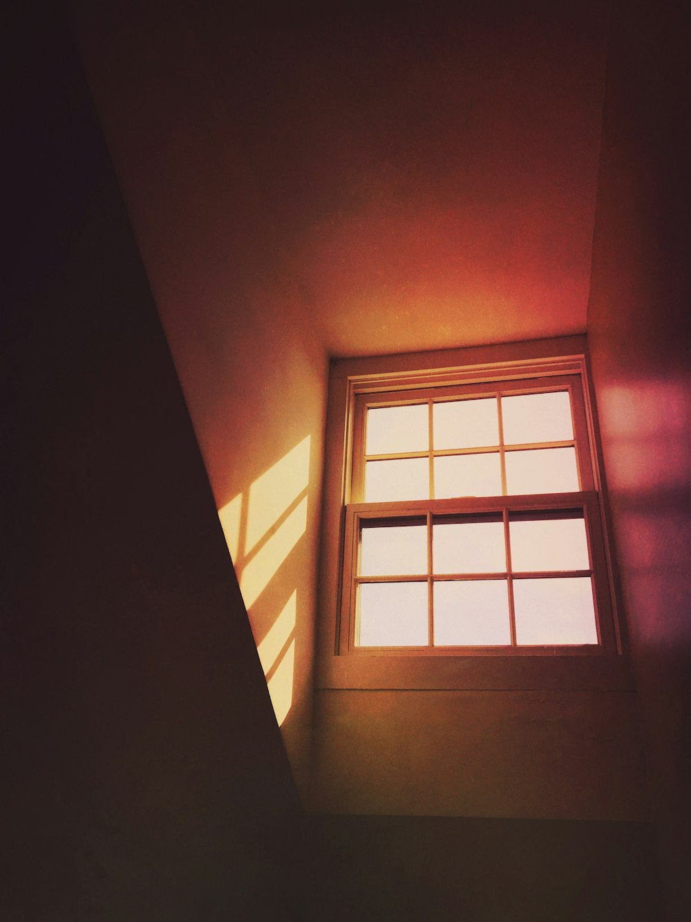 a window in a corner of a room