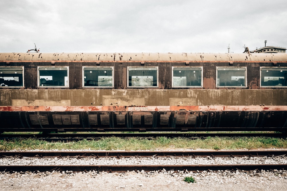 Selektive Fokusfotografie von Zügen