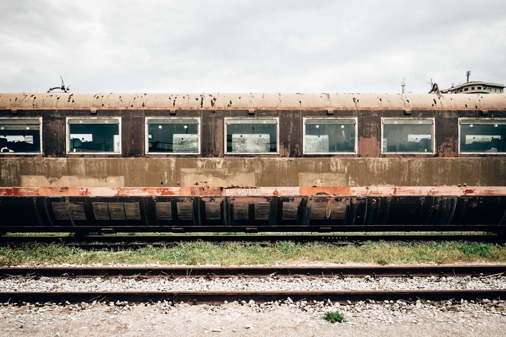 Fotografia a fuoco selettiva del treno