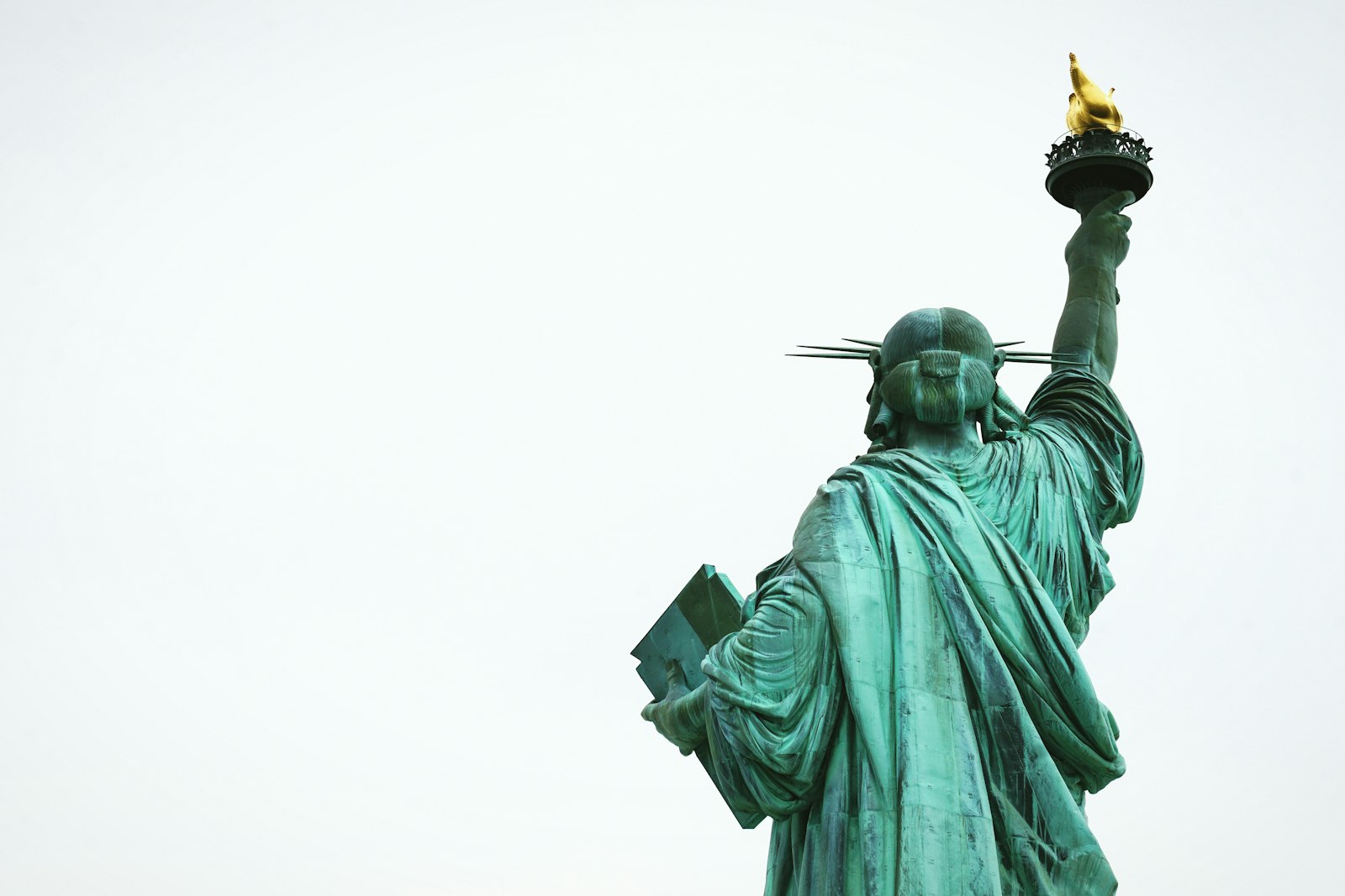 Sony a5100 + Sony E 55-210mm F4.5-6.3 OSS sample photo. Statue of liberty photography