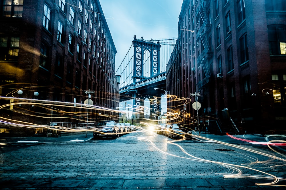 Manhattan Bridge between buildings wallpaper