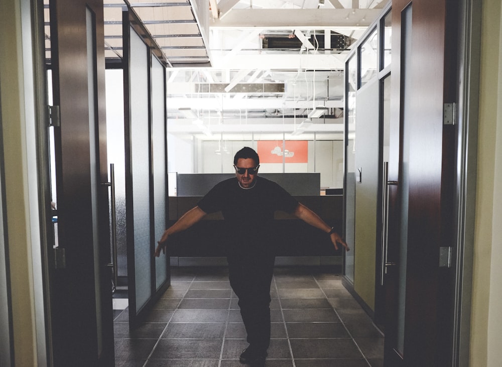 man in black t-shirt and black pants