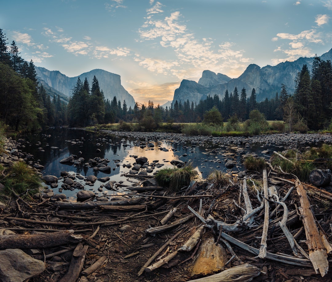 travelers stories about Mountain range in Yosemite Valley, United States
