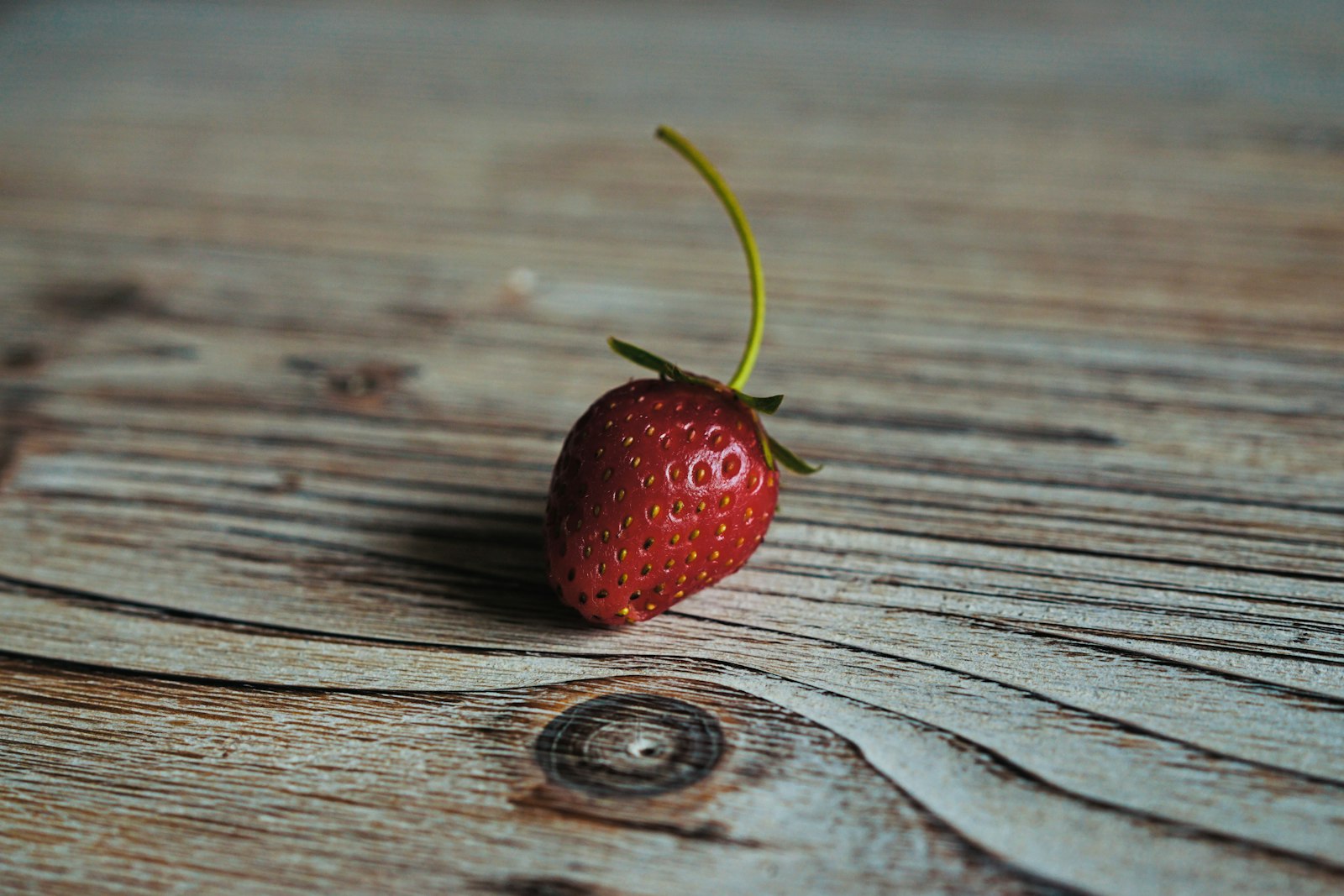 FE 35mm F0 ZA sample photo. Strawberry on wooden surface photography