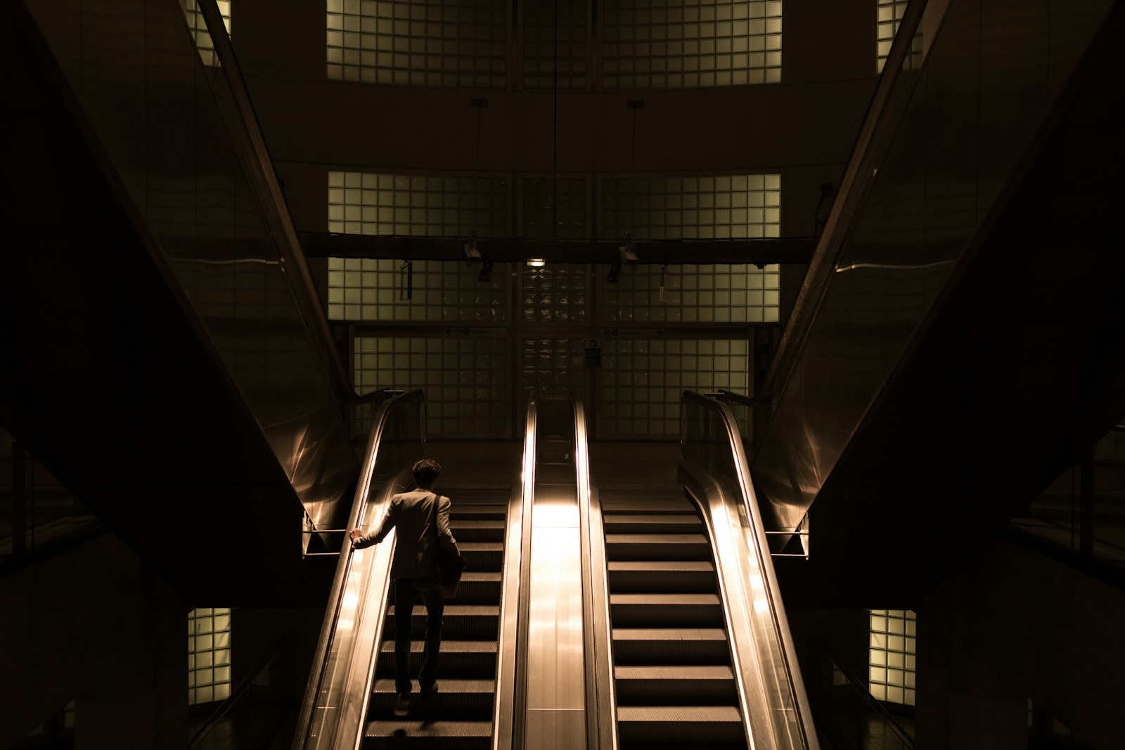 Canon EF 35mm F1.4L USM sample photo. Woman standing on escalator photography