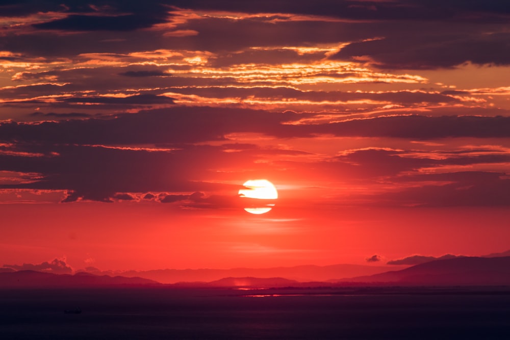 30k+ Red Sunset Pictures | Download Free Images on Unsplash