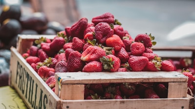selective focus photo of bunch of strawberries