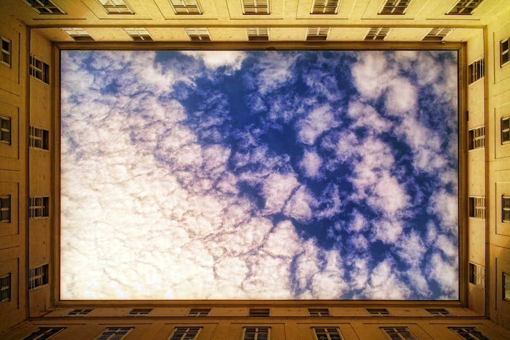 Photographie en contre-plongée d’un bâtiment