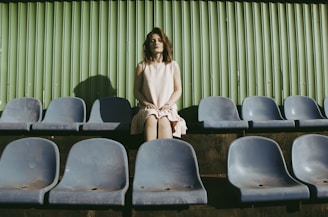 woman sitting on gang chair