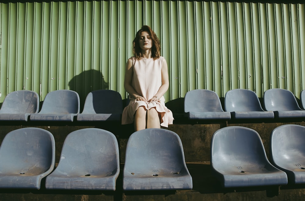 woman sitting on gang chair