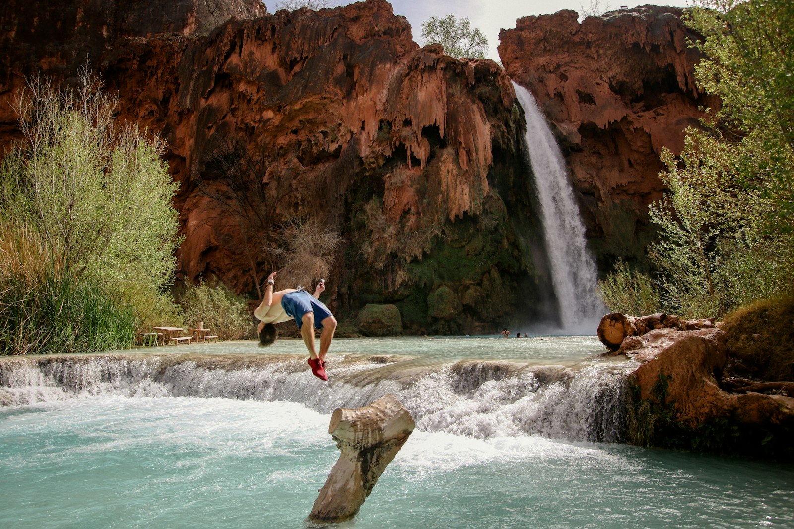 Canon EOS 7D Mark II + Canon EF-S 10-22mm F3.5-4.5 USM sample photo. Man diving on water photography