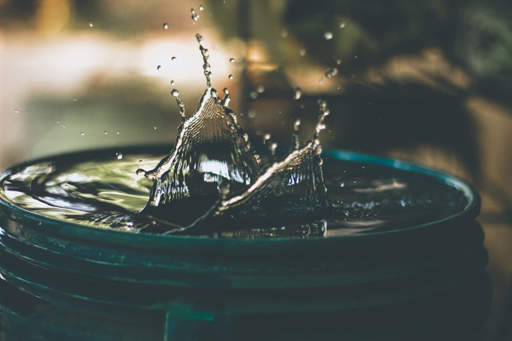 goutte d’eau sur la photo du seau