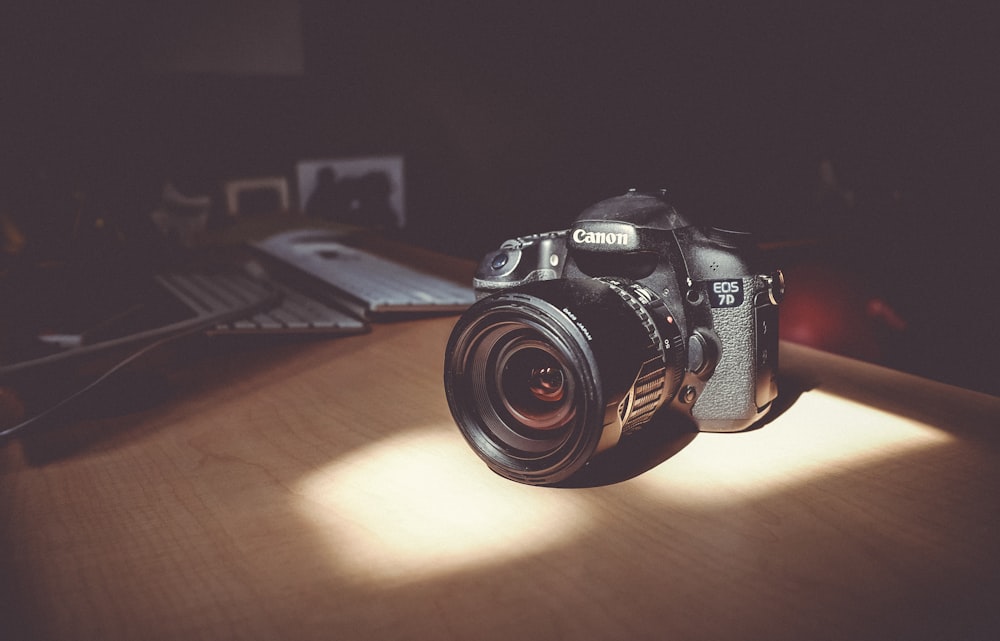 shallow focus photo of Canon EOS 7D