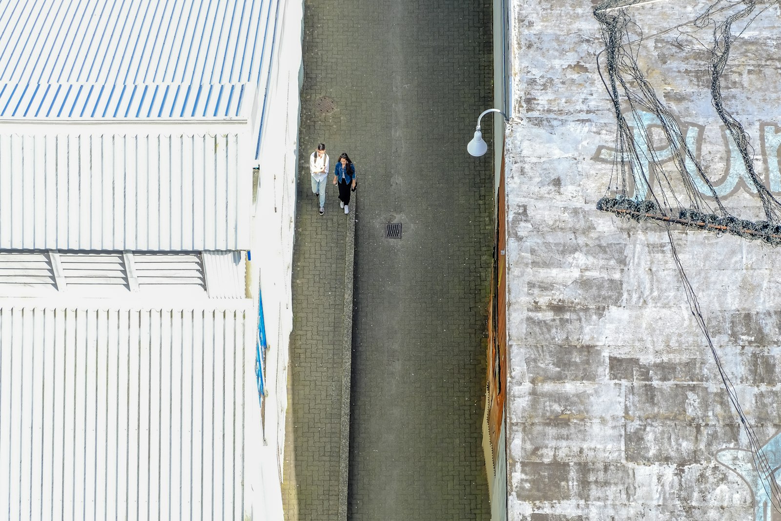 Fujifilm X-T10 + Fujifilm XC 16-50mm F3.5-5.6 OIS II sample photo. Two women walking on photography