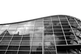 Modern building facade with sleek finishes reflecting the sky.