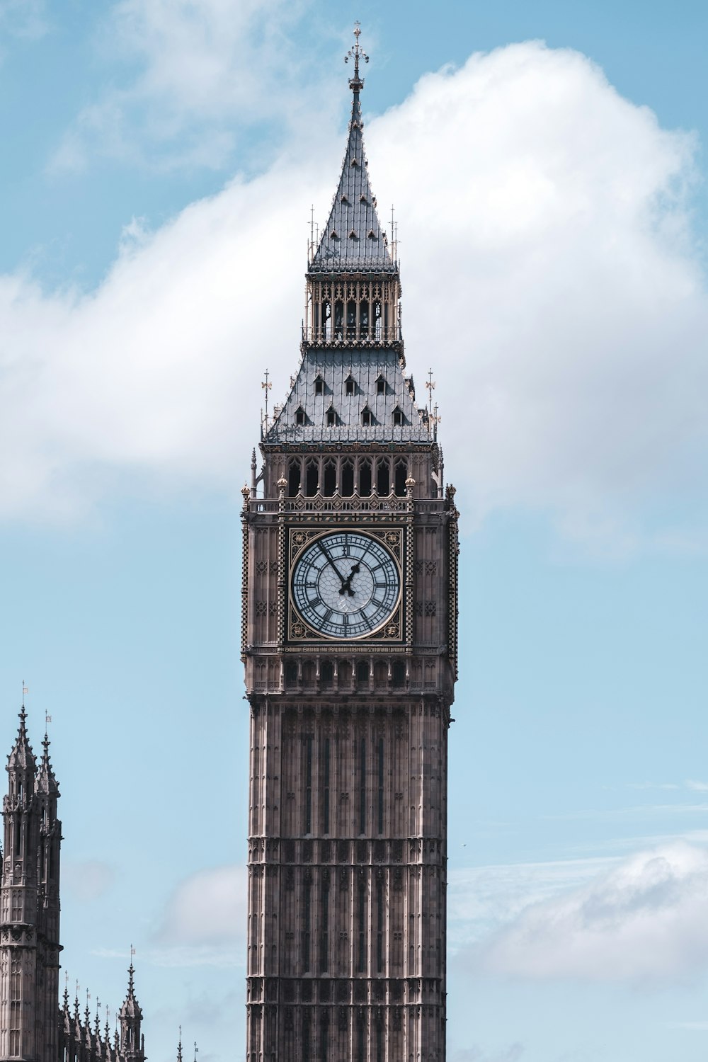 fotografia ravvicinata della torre di Elizabeth, Londra