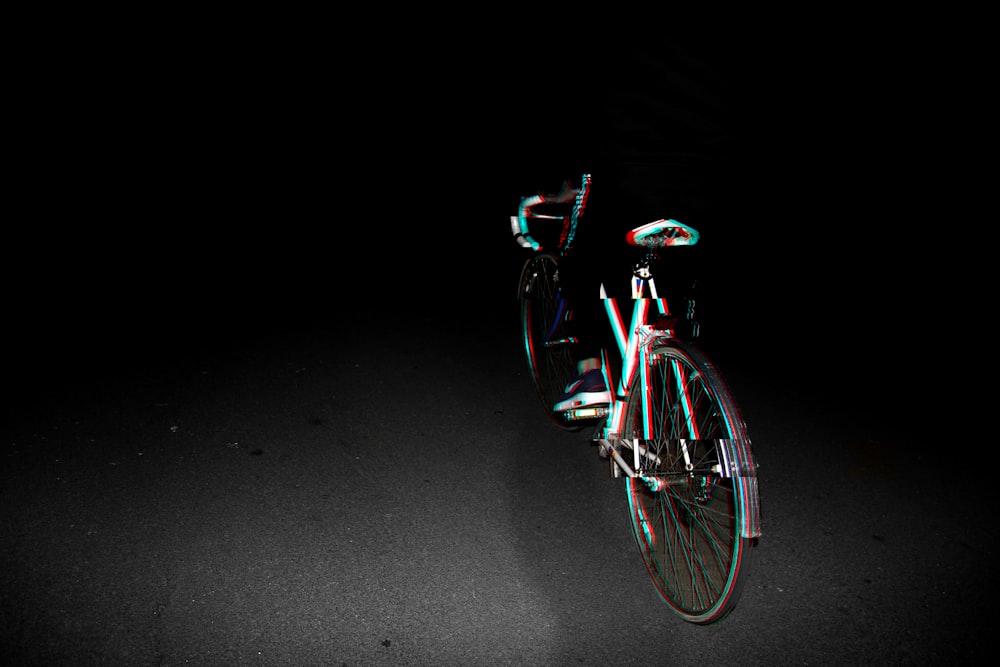 파란색과 검은색 도로 자전거 사진