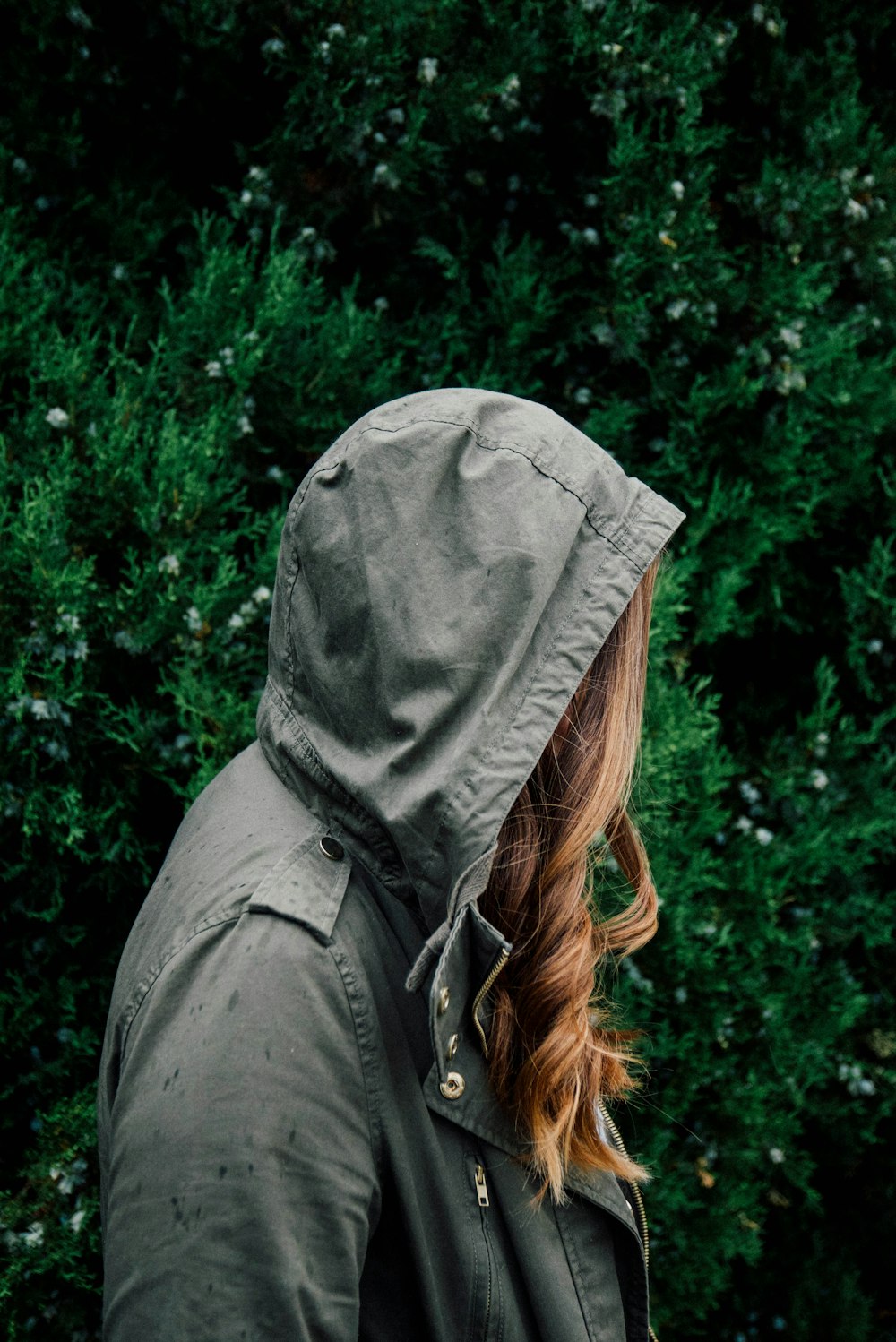 brown-haired woman wearing gray jacket