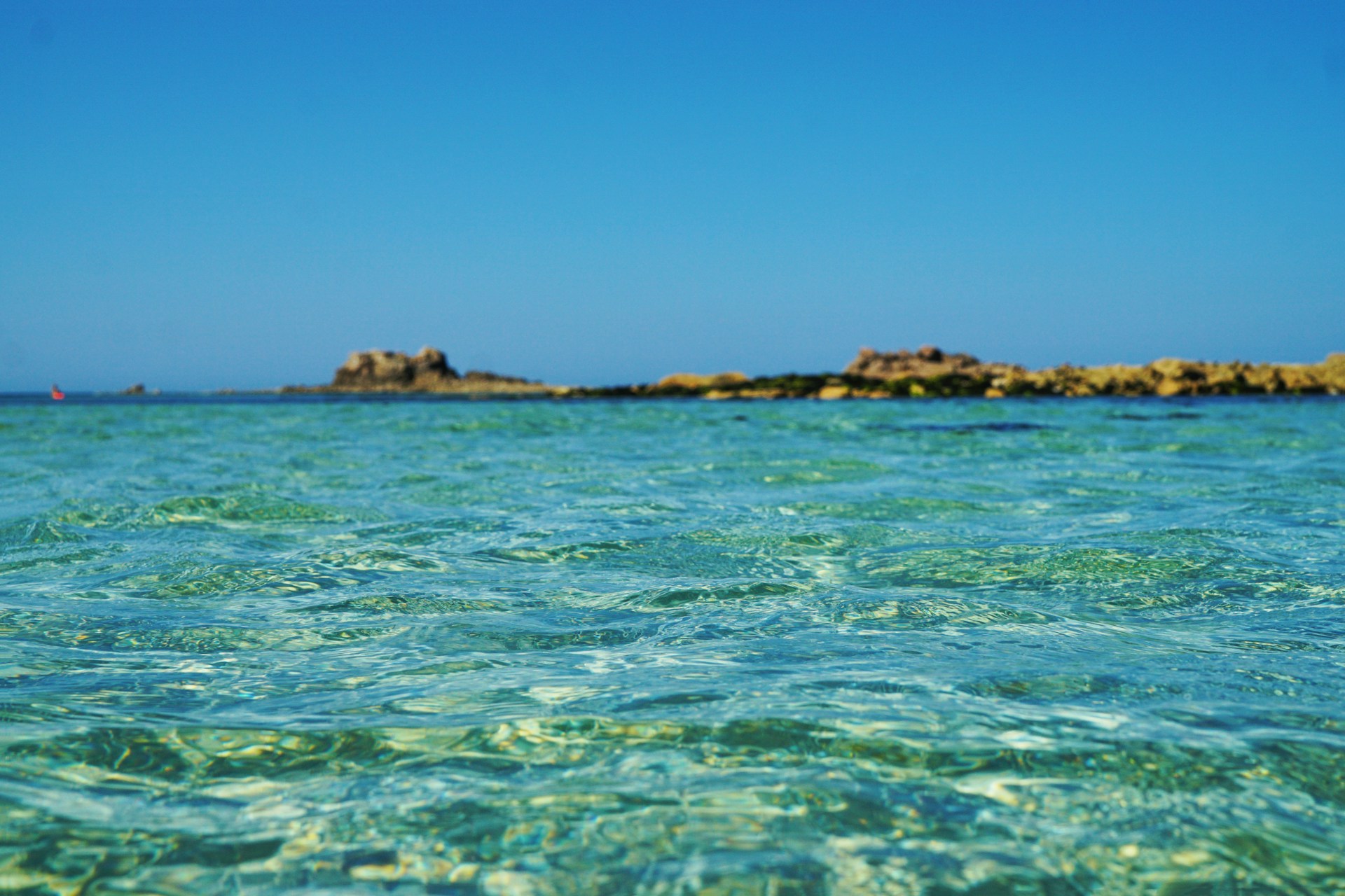 water waves during daytime