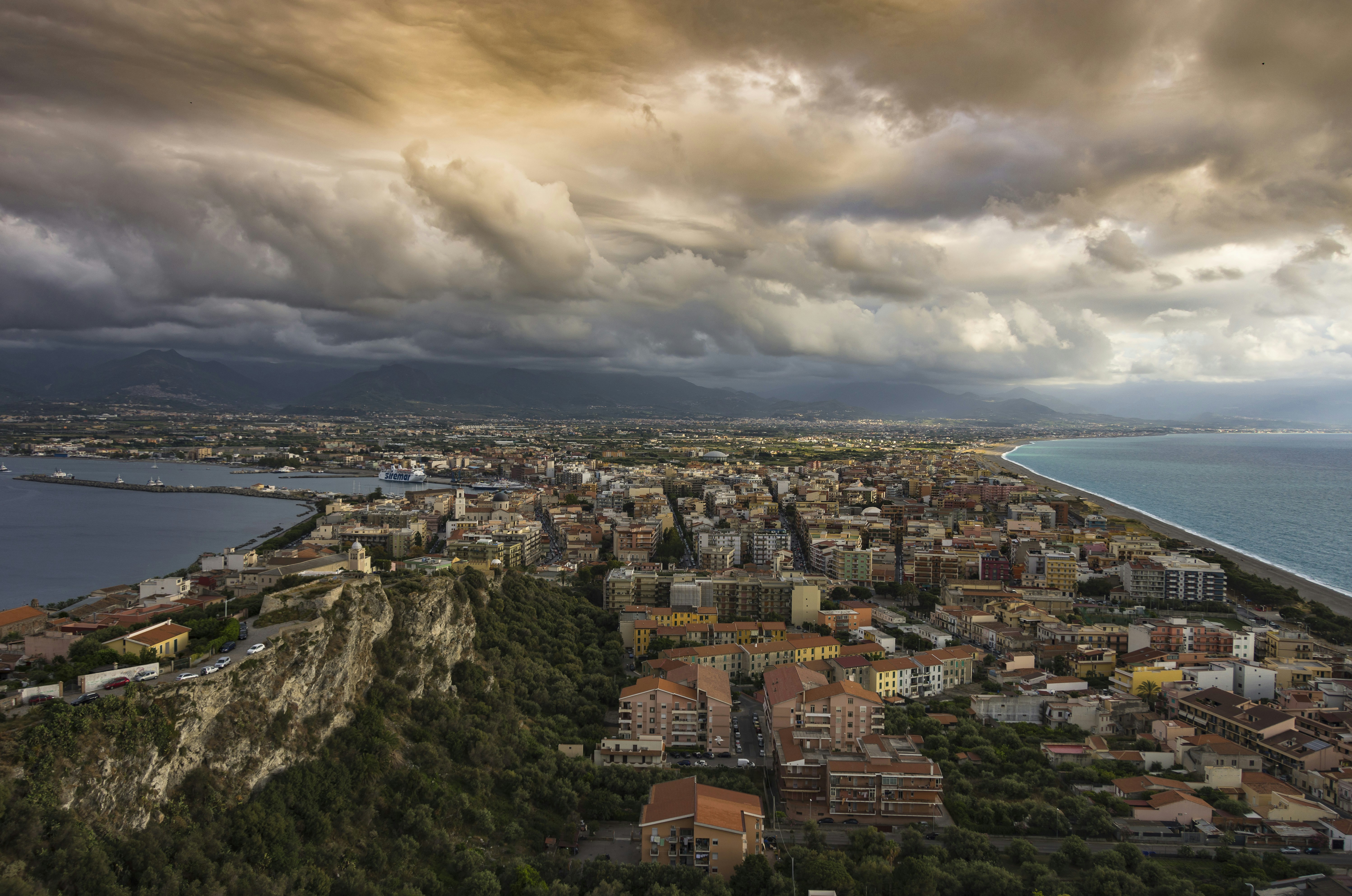 Free Unsplash photo from Davide Calio