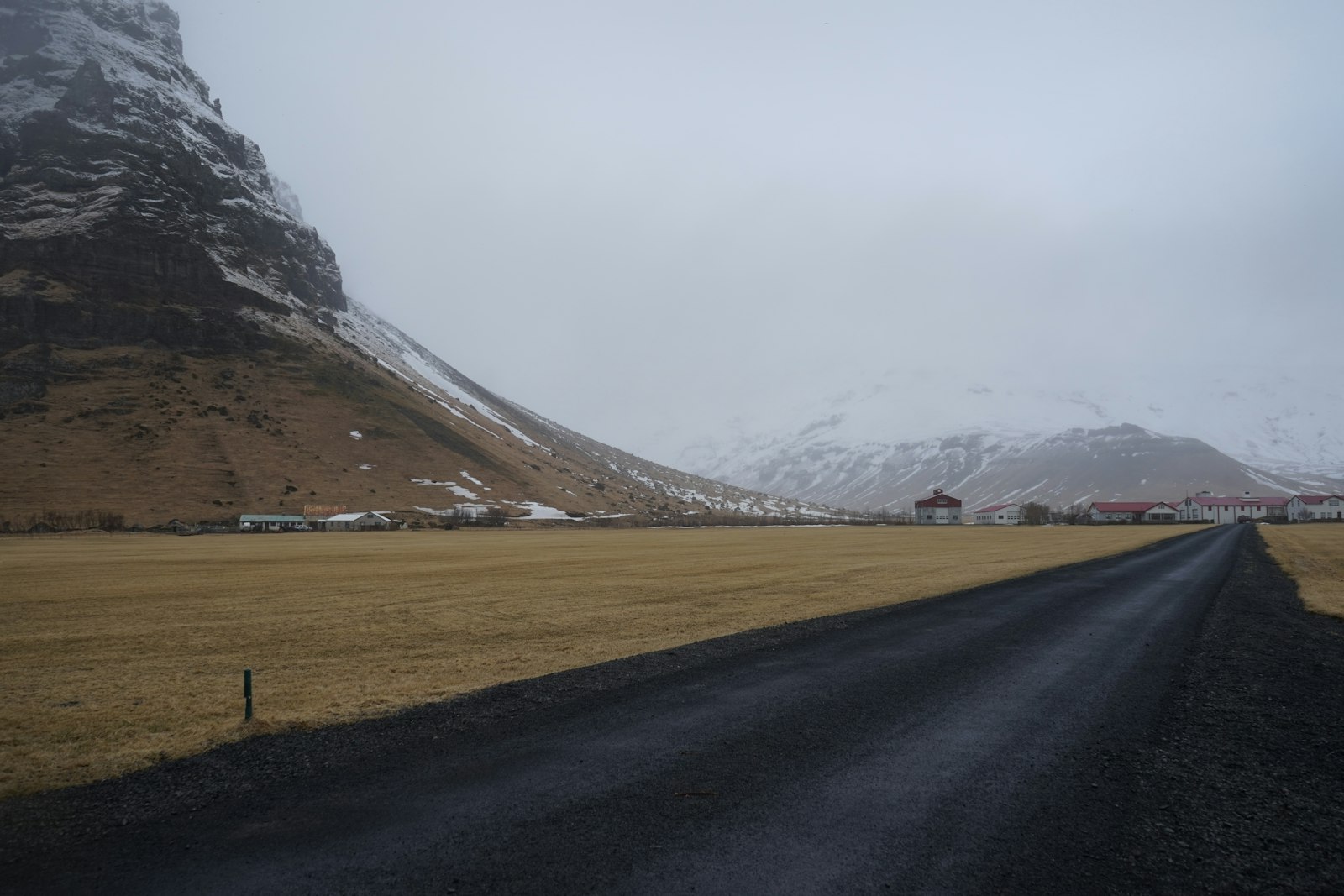 Sony FE 28-70mm F3.5-5.6 OSS sample photo. Photo of road towards photography