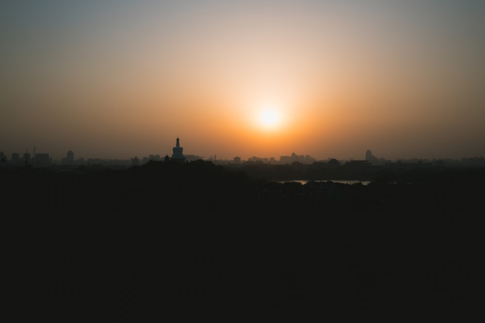 Silhouettenfoto der Stadtlandschaft