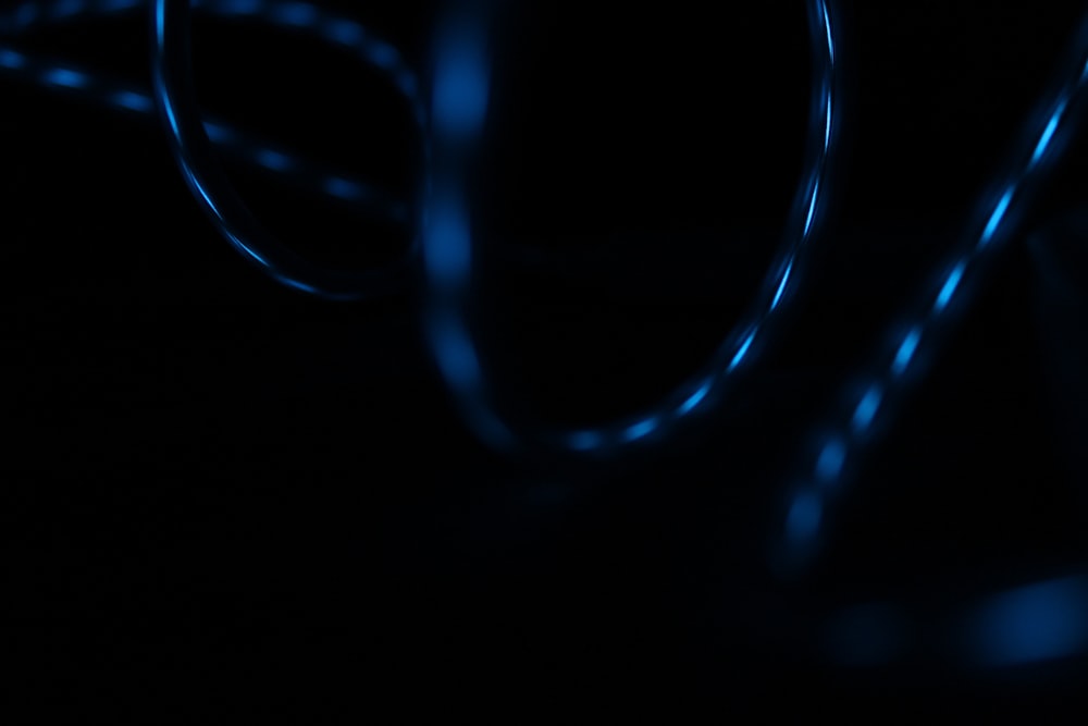 A dim shot of a glossy spiral against a dark background