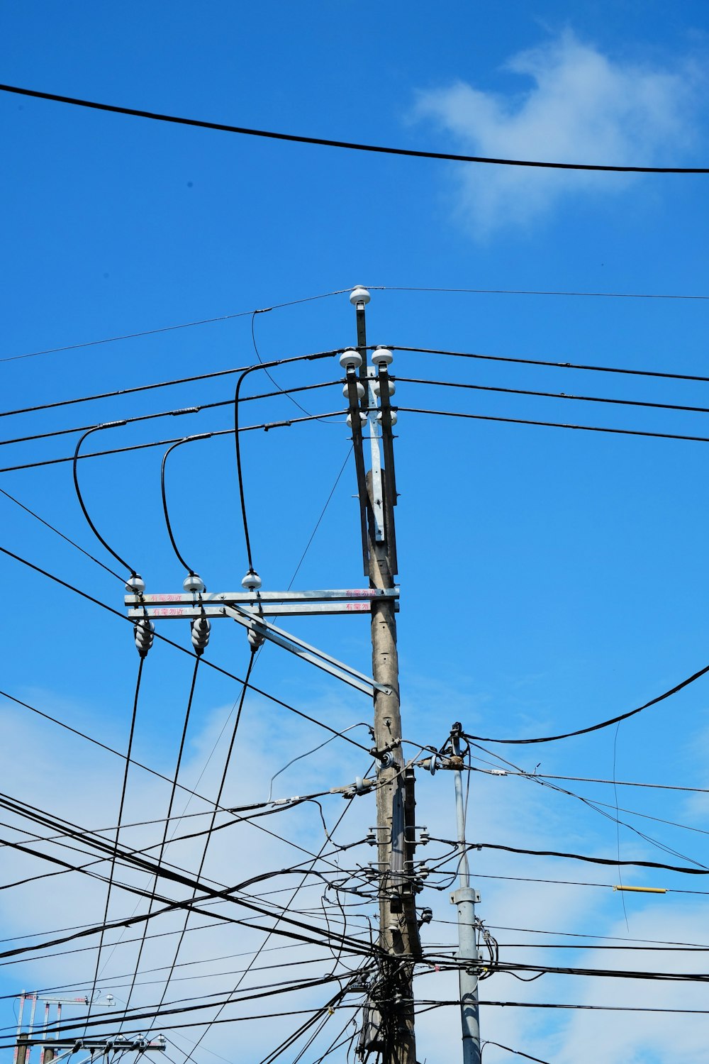 grauer elektrischer Pfosten