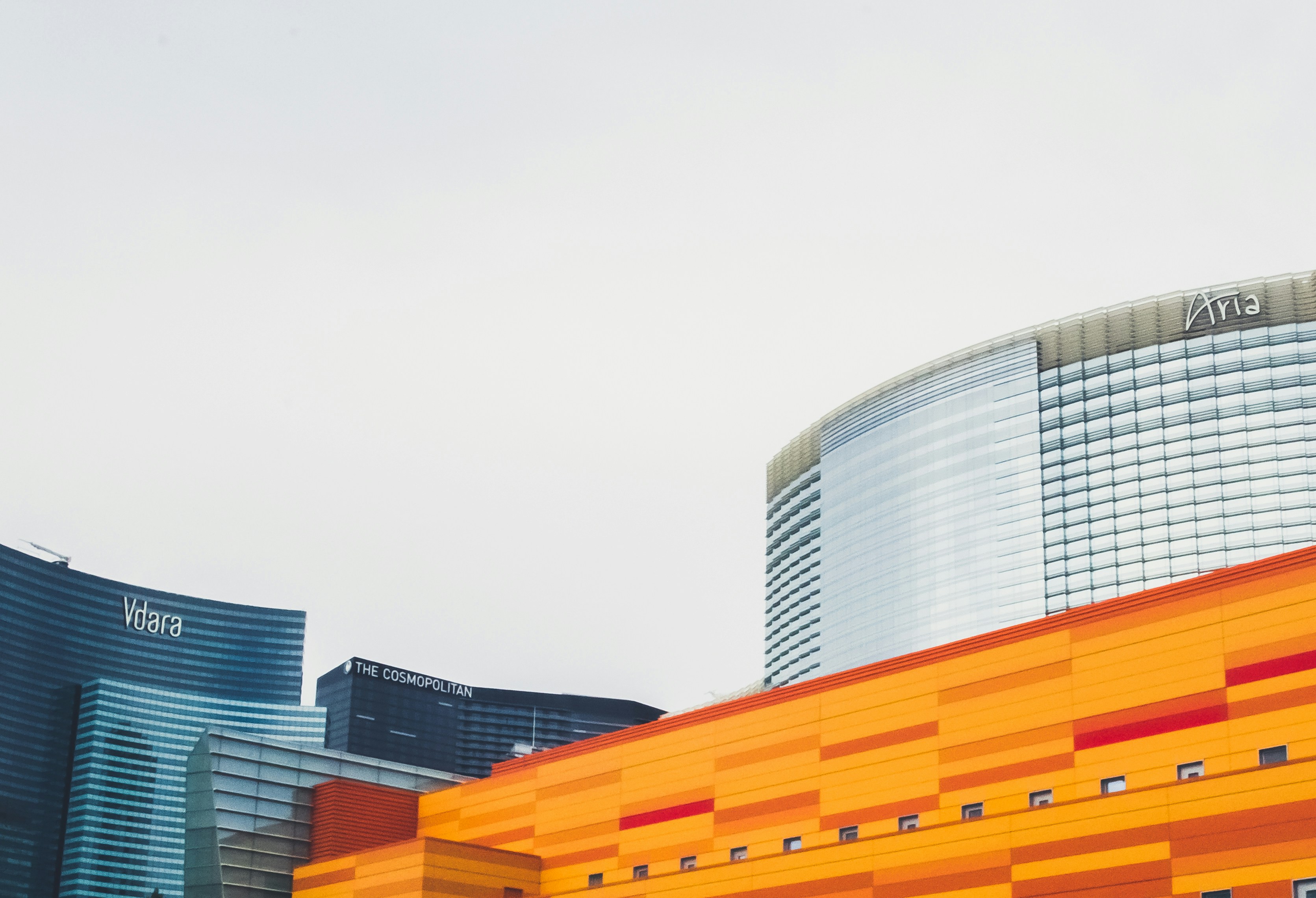 photo-1496298516733-bfacc1c67149?ixid=M3